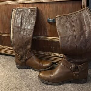 Well loved Frye Boots brown leather size 6